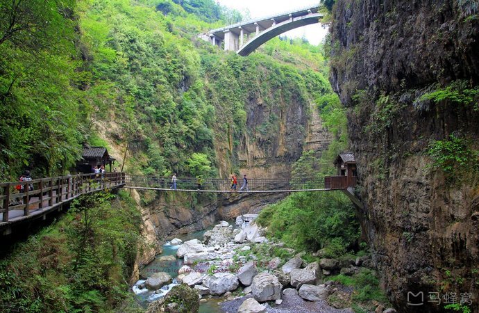 恩施雙臥6日<大峽谷.土司城.女兒城.船游清江>峽