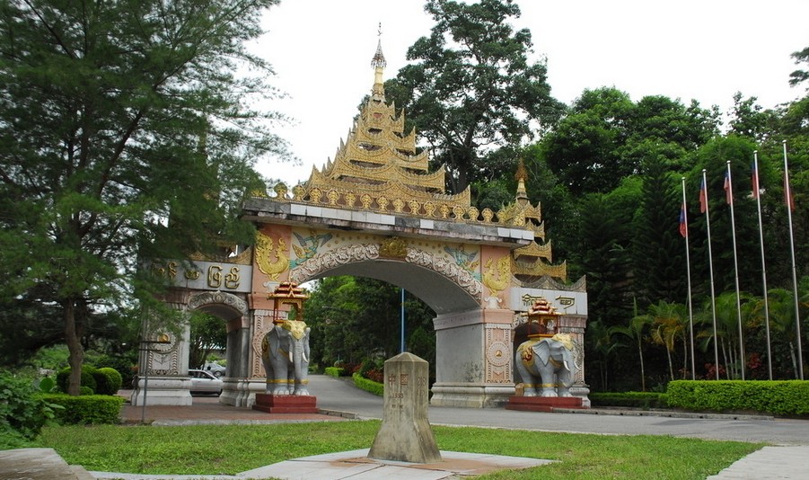 昆明、大理、麗江、虎跳峽、香格里拉、西雙版