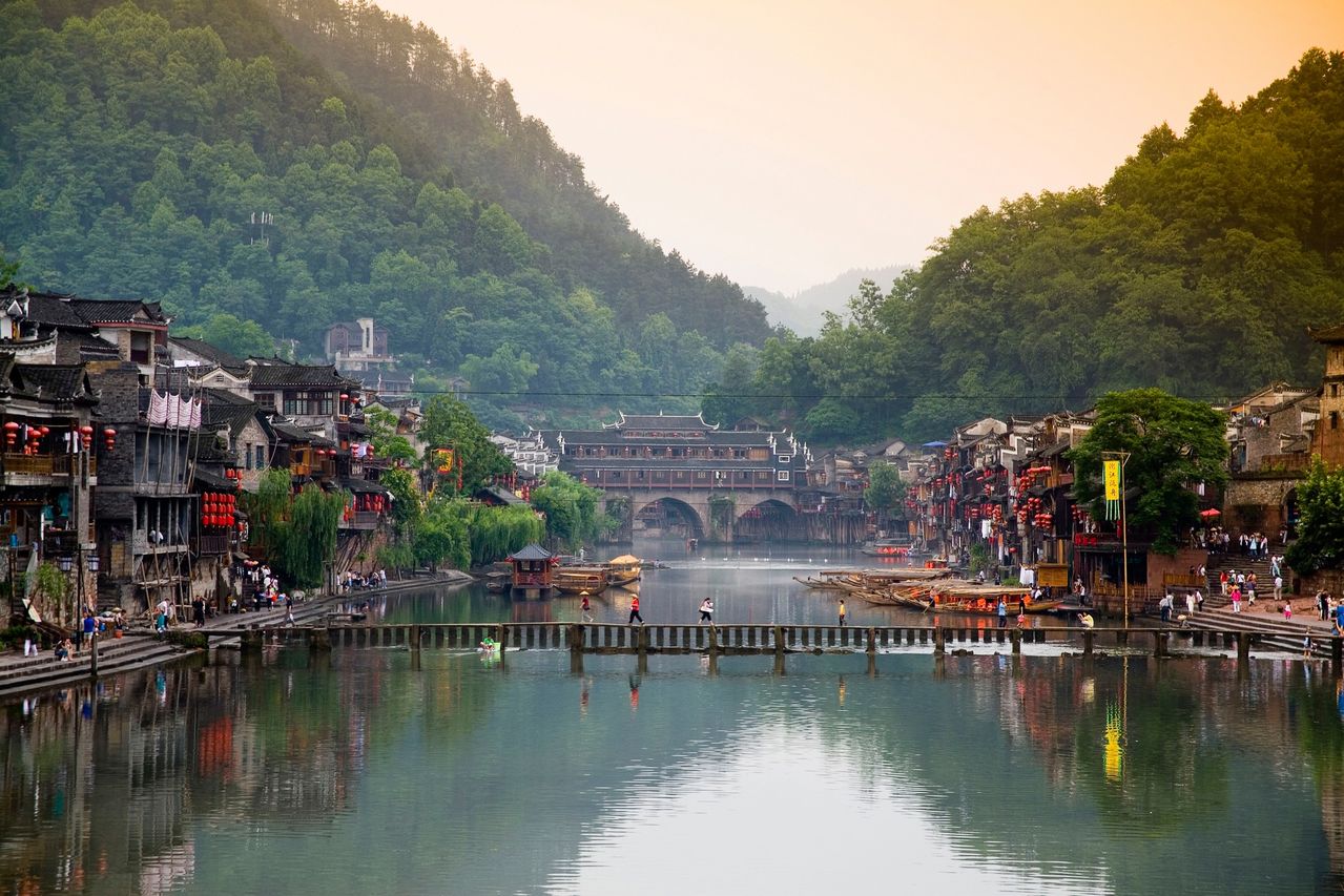 張家界、鳳凰古城、韶山、長(zhǎng)沙、岳陽(yáng)樓、衡山