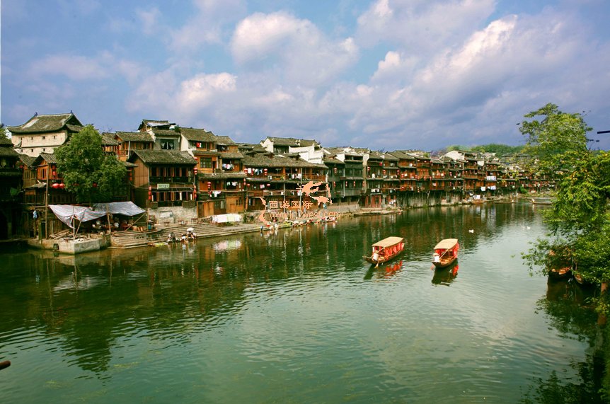 張家界、寶峰湖、芙蓉鎮(zhèn)、鳳凰古城、天門山玻