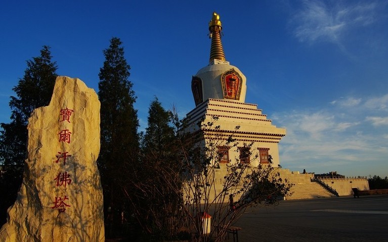 希拉穆仁草原、庫布其沙漠、寶爾汗佛塔雙臥5日
