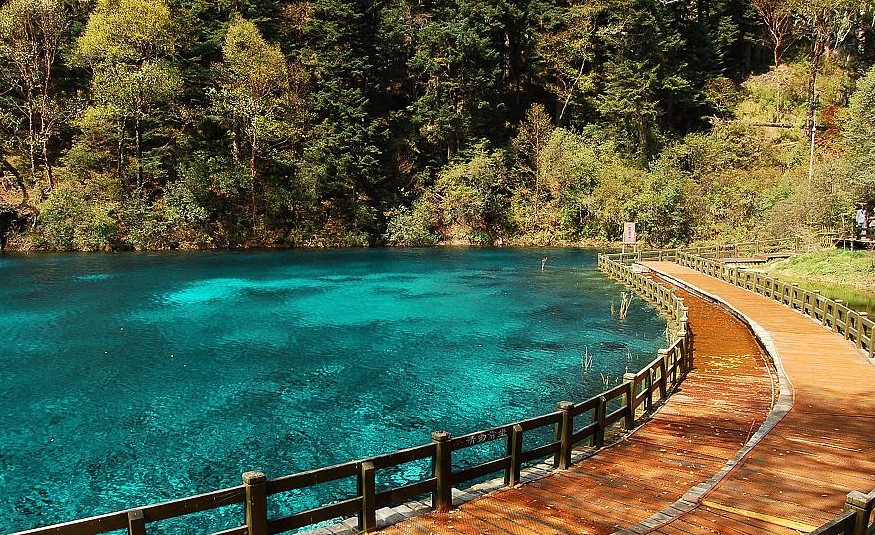 九寨溝、黃龍、成都雙飛5日<不走回頭路>